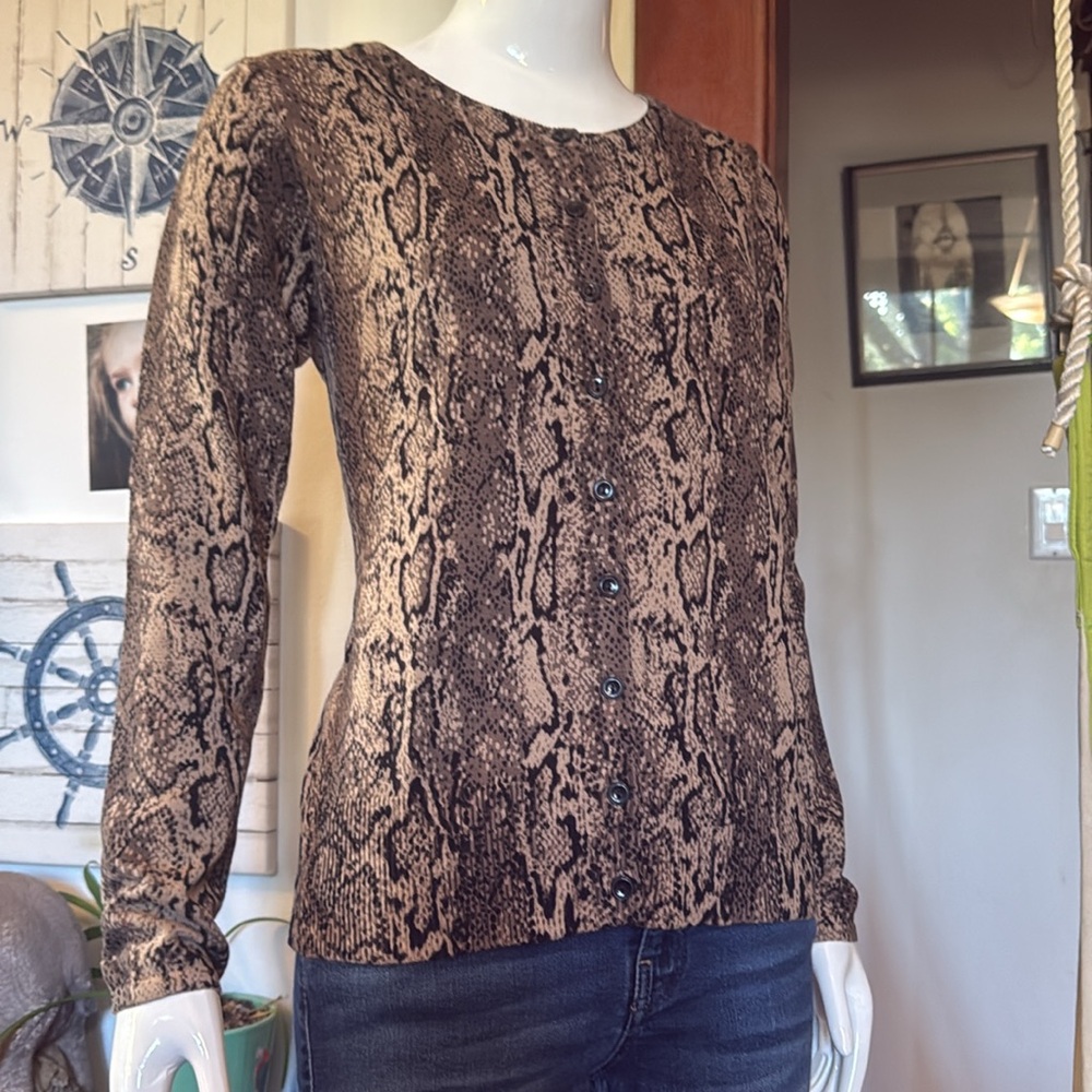 NWT northern reflections size small Snakeskin Print Button-Up Top